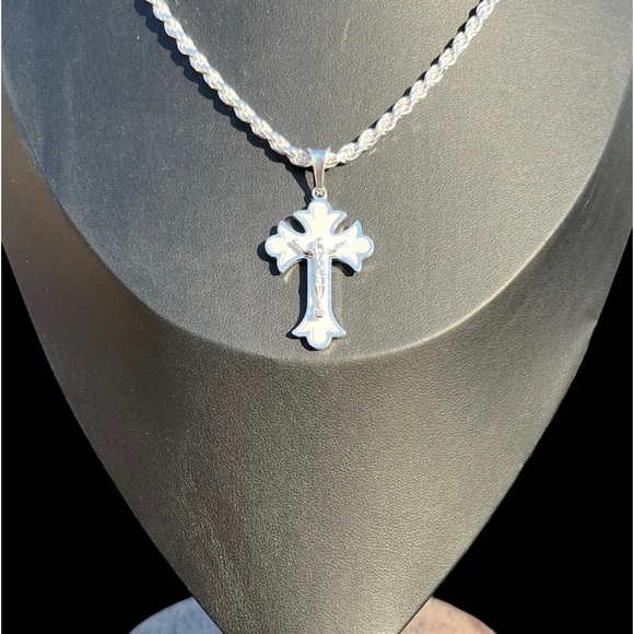 20” Sterling Silver Rope Chain With Cross Pendant - Picture 3 of 8